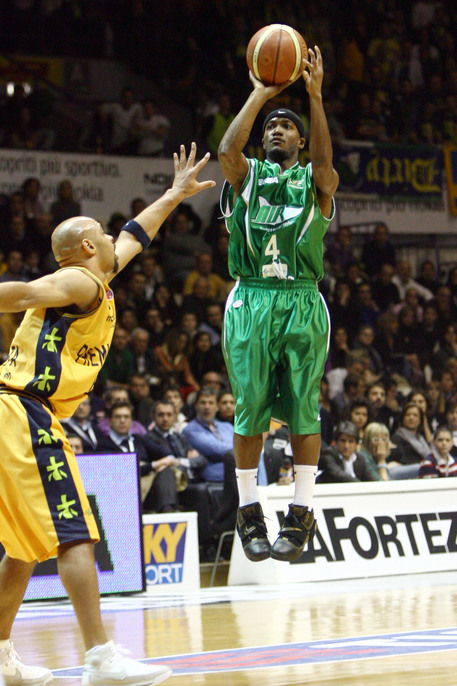 Basket: Serie A basket-serie-a-avellino-sassari-77-65