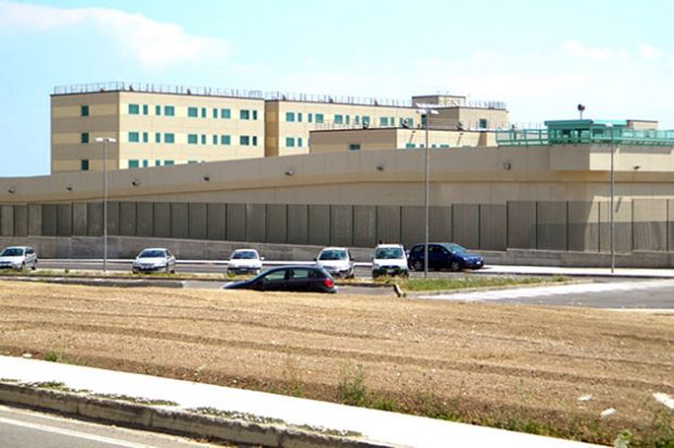 pistola-in-pugno-rapinano-anziano-arrestati