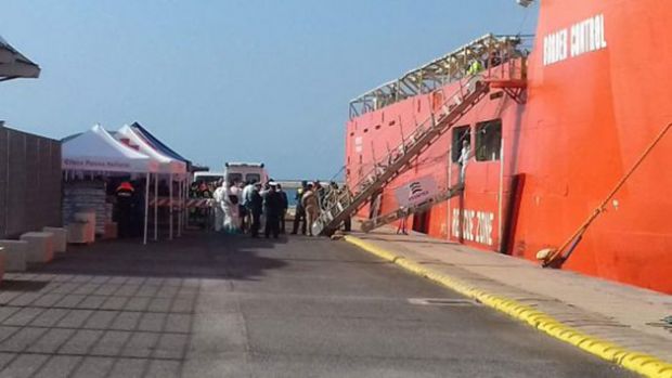 migranti-sbarco-cagliari-in-tanti-provati-da-lungo-viaggio