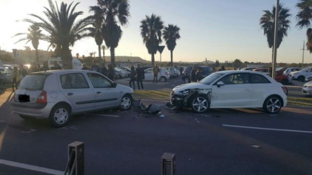 scontro-nel-lungomare-poetto-tre-auto-coinvolte-e-tre-feriti