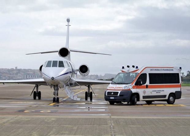 volo-aeronautica-porta-neonato-malato-da-cagliari-a-roma