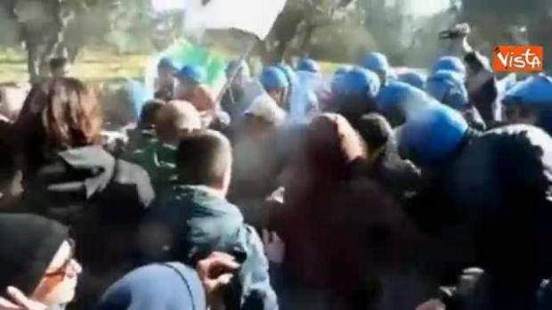 gasdotto-tap-polizia-allontana-manifestanti-uomo-colto-da-malore