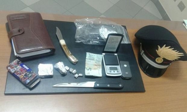 hashish-e-bilancini-in-casa-spacciatore-tradito-da-nervosismo-un-arresto