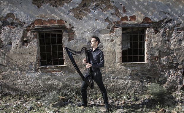 Le note dell’arpa elettrica di Raoul Moretti partono dalla Sardegna e volano tra Europa e America le-note-dell-and-rsquo-arpa-elettrica-di-raoul-moretti-partono-dalla-sardegna-e-volano-tra-europa-e-america