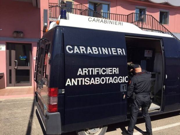 via-dei-carroz-allarme-bomba-rientrato