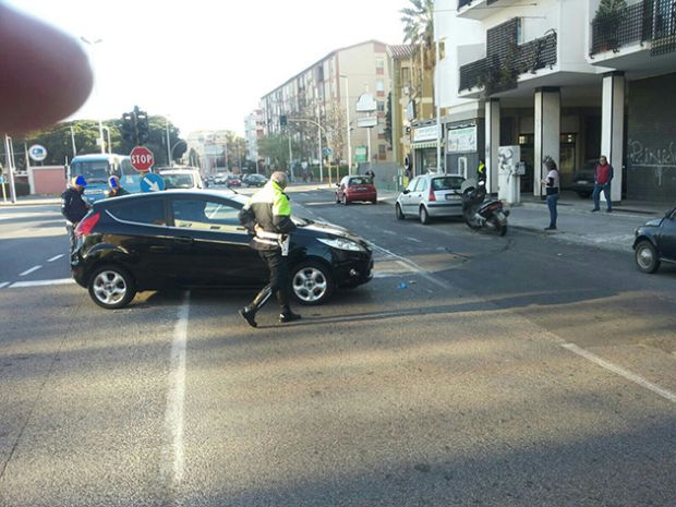cagliari-scontro-auto-moto-un-ferito