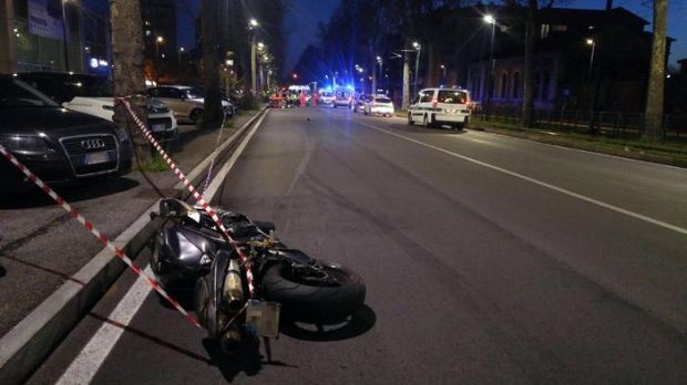 moto-investe-pedone-tre-morti-a-torino