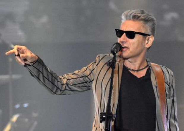 ligabue-operato-a-corde-vocali-sta-bene