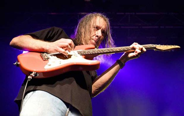 cagliari-a-maggio-al-fabrik-and-quot-an-evening-with-scott-henderson-and-quot