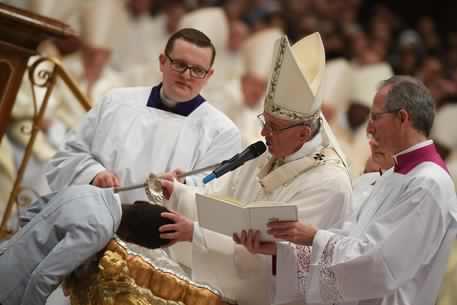 papa-francesco-ingiustizie-tratta-e-migranti-riflettono-la-morte-di-ges-and-ugrave