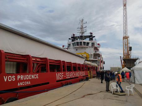 migranti-a-reggio-calabria-nave-msf-con-649-a-bordo