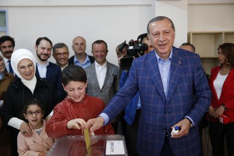turchia-primi-risultati-erdogan-verso-larga-vittoria