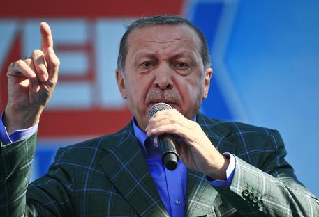 referendum-spacca-la-turchia-erdogan-verso-vittoria-di-misura