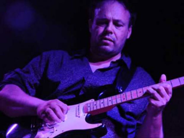 ancora-star-internazionali-al-bflat-venerd-and-igrave-sul-palco-il-chitarrista-mick-simpson