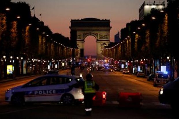+++ Parigi parigi-spari-sugli-champs-and-eacute-lys-and-eacute-es-zona-evacuata