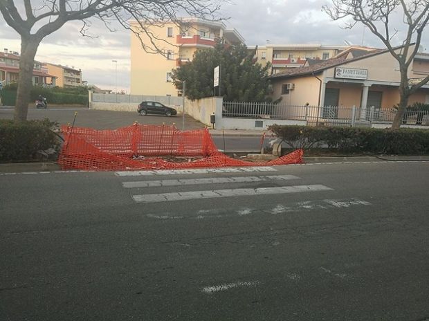 assemini-viviassemini-and-quot-liberate-l-unico-passaggio-pedonale-in-corso-africa-and-quot