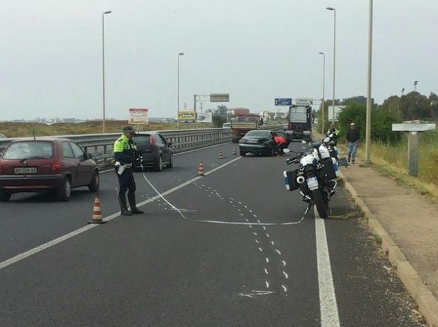 ss195-scontro-trattore-con-auto-due-feriti