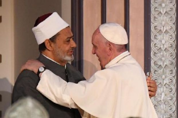 papa-francesco-al-cairo-incontro-con-al-sisi-e-con-l-imam