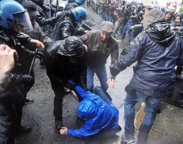 primo-maggio-scontri-tra-polizia-e-centri-sociali-a-torino