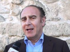 giro-trofeo-and-quot-senza-fine-and-quot-consegnato-al-sindaco-di-alghero