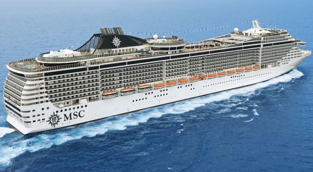 porto-sbarcano-davanti-a-via-roma-con-tender-approdo-stile-mari-del-sud