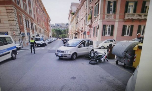 effettua-svolta-e-travolge-moto-ferito-un-motociclista