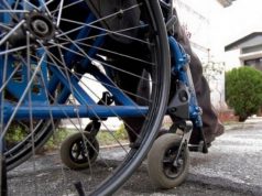 disabile-s-incatena-cancelli-assl-and-quot-cure-negate-in-germania-and-quot