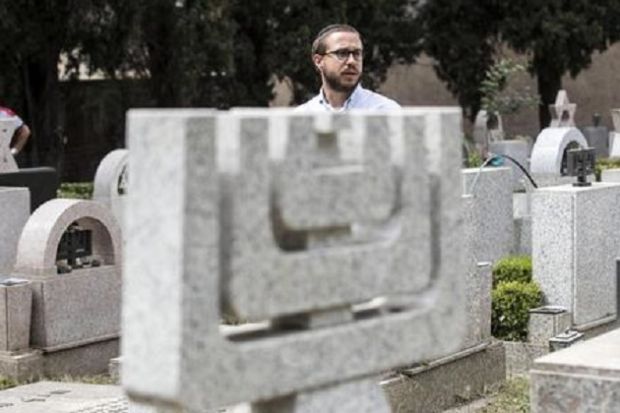 Danni a tombe danni-a-tombe-denunciati-4-ragazzini