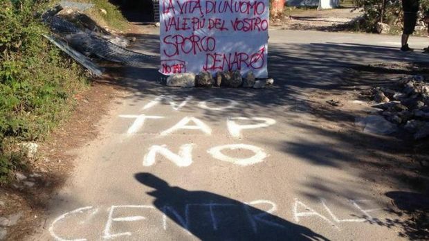 Tap: nuovo blitz nella notte tap-nuovo-blitz-nella-notte-attivisti-in-strada-trasportati-11-ulivi