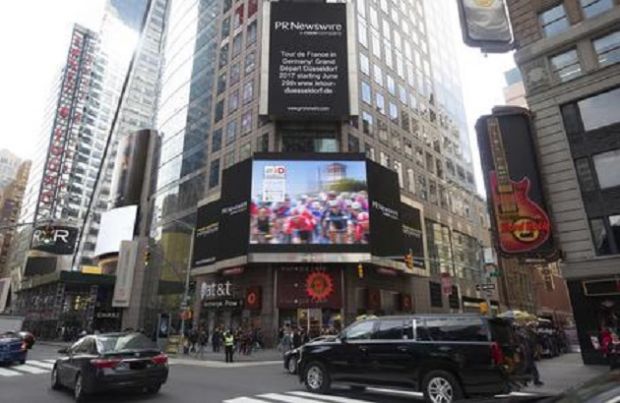 +++ New York new-york-auto-contro-pedoni-a-times-square