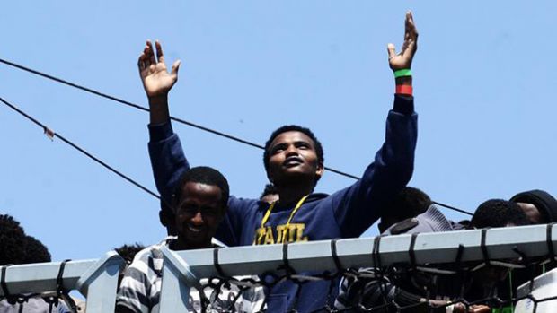 migranti-sbarcati-a-cagliari-643-profughi-soccorsi-in-mare-a-bordo-neonato-e-donna-incinta