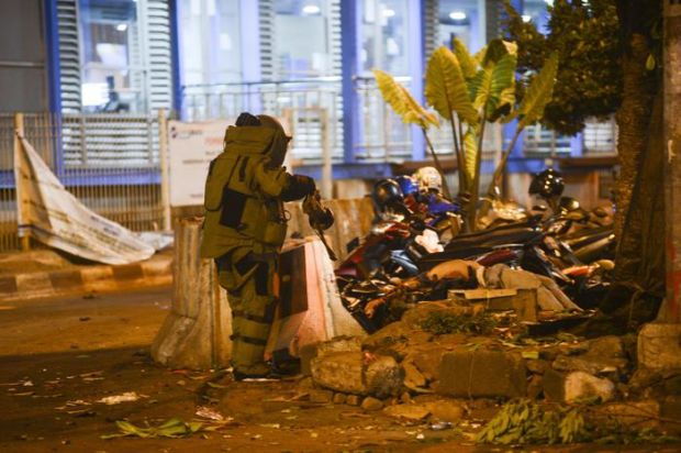 indonesia-2-kamikaze-uccidono-3-agenti