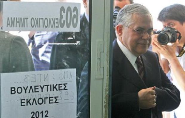 bomba-su-auto-ex-premier-greco-papademos