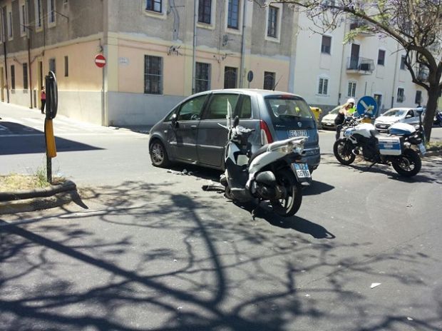 cagliari-scontro-tra-auto-e-uno-scooter-in-via-liguria-grave-un-giovanissimo