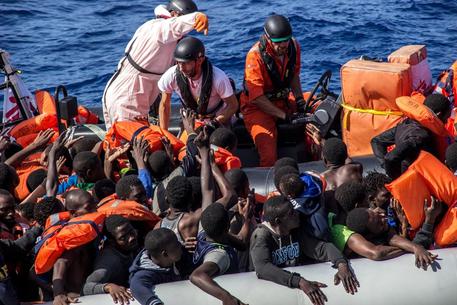 migranti-renzi-l-ue-non-giri-la-testa-altrove