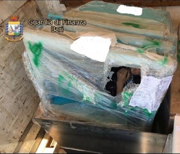 Afgani nascosti in carico tir afgani-nascosti-in-carico-tir-arrestato