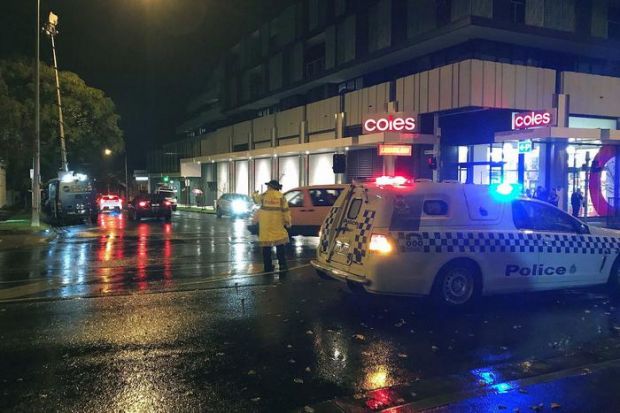 melbourne-killer-uccide-un-uomo-e-ferisce-tre-agenti-and-egrave-terrorismo