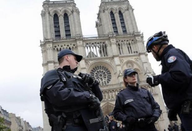 parigi-sparatoria-nei-pressi-di-notre-dame