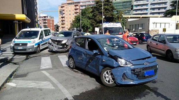 cagliari-frontale-in-piazza-giovanni-xxiii-due-feriti