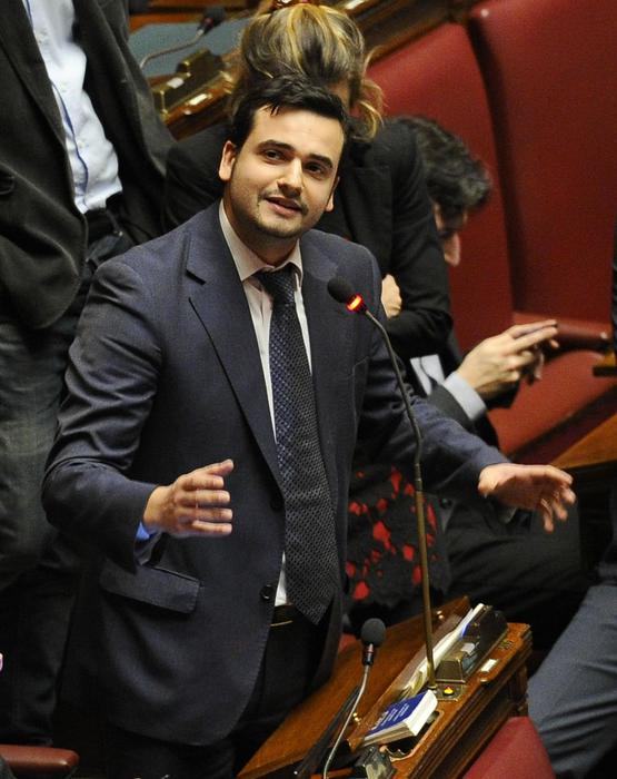 Vaccini: Sibilia (M5s) vaccini-sibilia-m5s-obbligatorio-alla-lorenzin-per-follia-ministro-querela