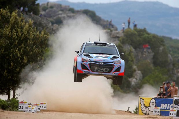 rally-italia-sardegna-paddon-hyundai-resta-al-comando