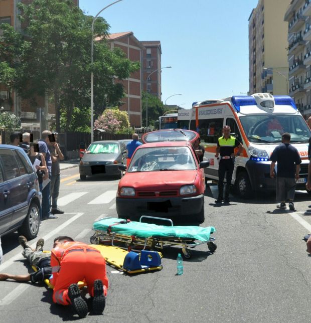 cagliari-investe-pedone-su-strisce-pedonali-ferito-22enne