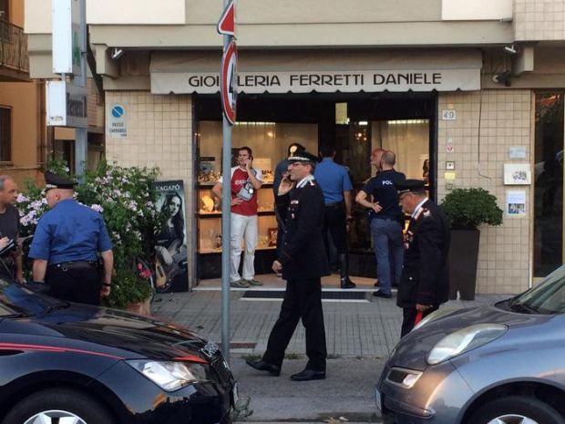 pisa-gioielliere-reagisce-a-rapina-muore-bandito