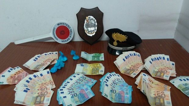 sanluri-trovano-droga-e-soldi-nell-autofficina-e-oppone-resistenza-arrestato