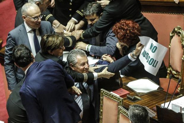 Fedeli spintonata è stata medicata in infermeria fedeli-spintonata-and-egrave-stata-medicata-in-infermeria