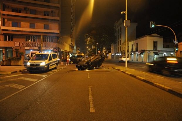 Scontro fra auto scontro-fra-auto-una-si-ribalta-incidente-in-via-sonnino