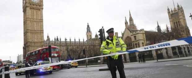 londra-allarme-al-parlamento-arrestato-uomo-con-coltello