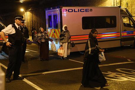 londra-van-contro-folla-fuori-da-una-moschea-1-morto-e-8-feriti