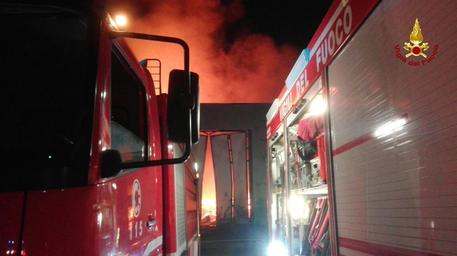terrore-a-pirri-esplosione-e-fiamme-in-un-bar-pasticceria