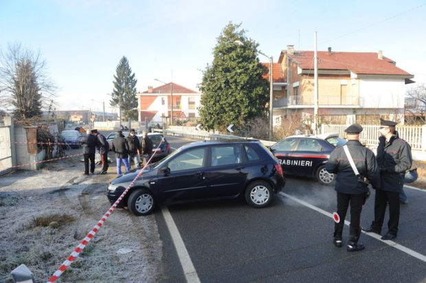 Lui tenta di aggredirla lui-tenta-di-aggredirla-lei-lo-investe